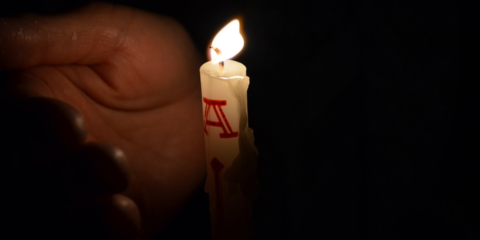 easter-candle-4758172_by_julschae_pixabay_pfarrbriefservice (1) (c) Pfarrbriefservice