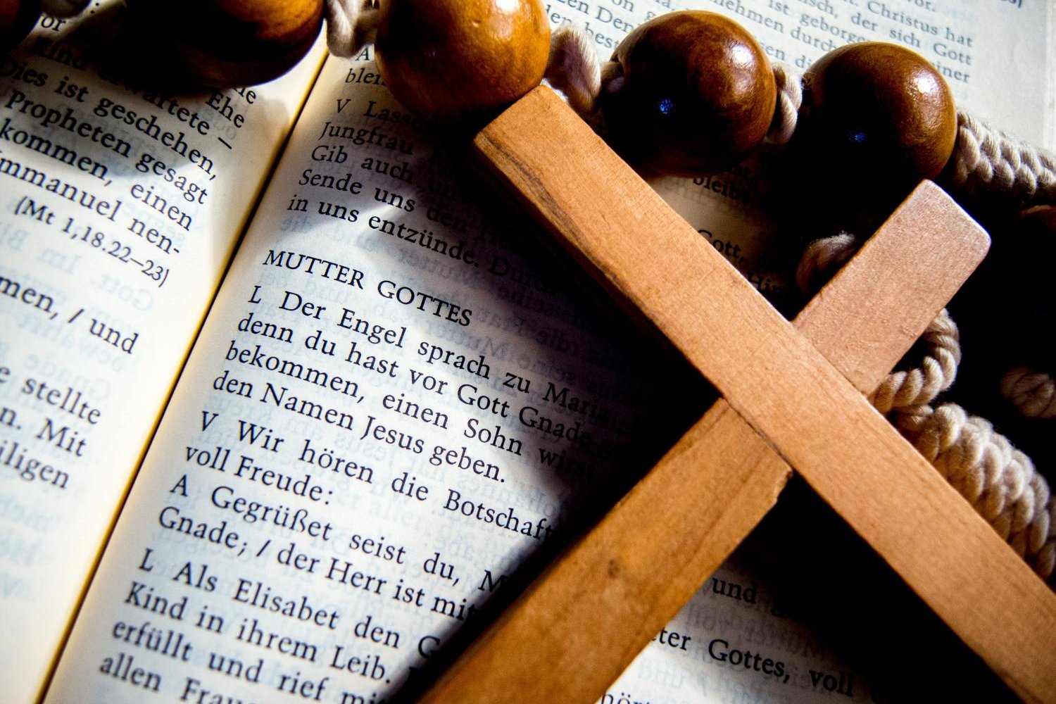 rosenkranz-mutter-gottes_by_Andreas_Eckhardt_pfarrbriefservice