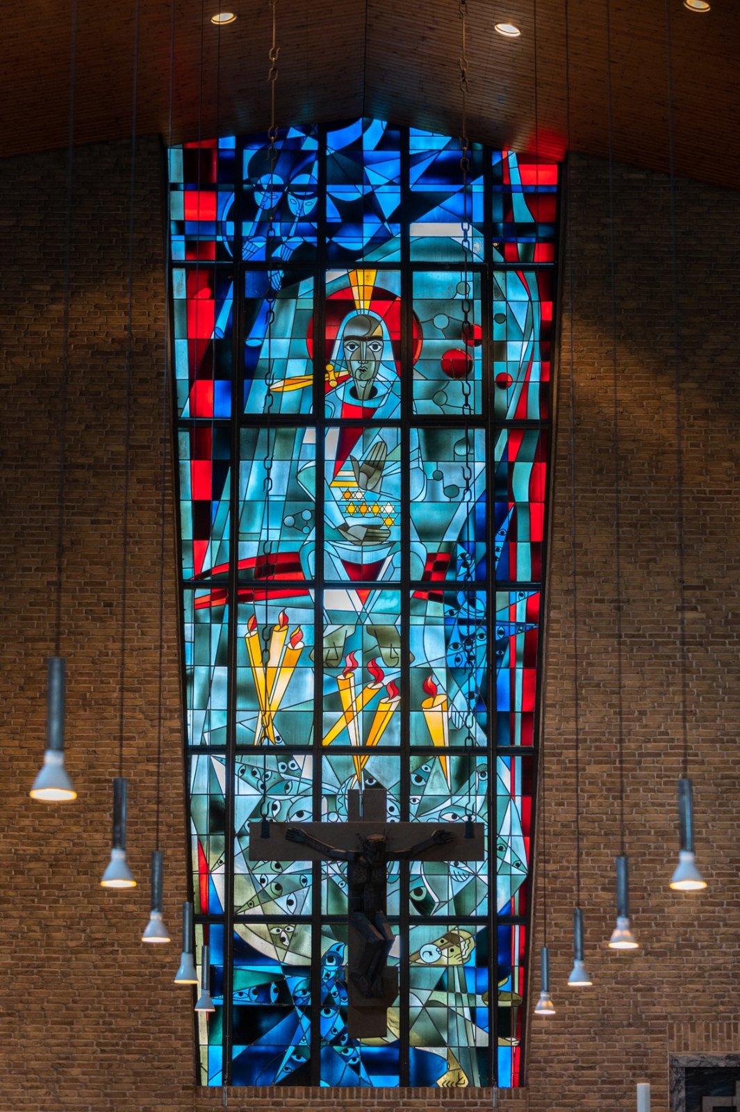 Die Offenbarung des Johannes - Das Altarfenster in St. Hubertus Kenten (c) Stefan Menne